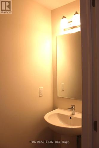 35 Conboy Drive, Erin, ON - Indoor Photo Showing Bathroom