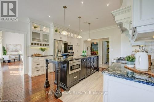 18 Anita Drive, Wellesley, ON - Indoor Photo Showing Kitchen With Upgraded Kitchen