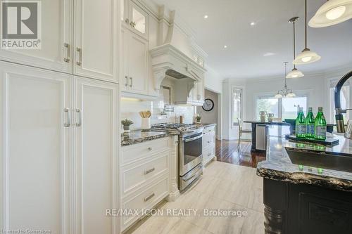 18 Anita Drive, Wellesley, ON - Indoor Photo Showing Kitchen With Upgraded Kitchen