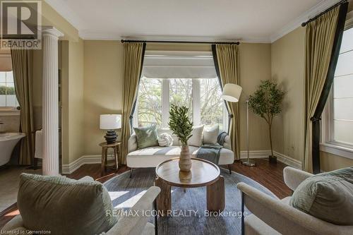 18 Anita Drive, Wellesley, ON - Indoor Photo Showing Living Room