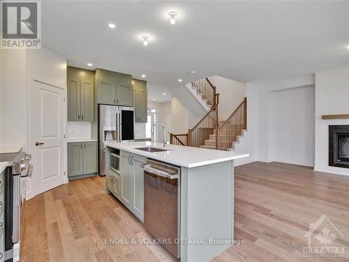 750 Cope Drive, Ottawa, ON - Indoor Photo Showing Kitchen With Upgraded Kitchen