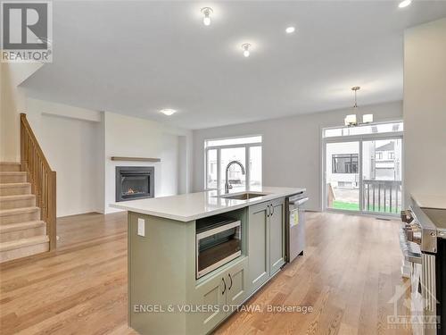 750 Cope Drive, Ottawa, ON - Indoor Photo Showing Kitchen With Upgraded Kitchen