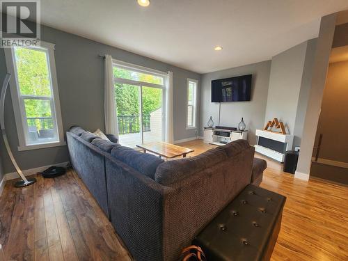 7674 Creekside Way, Prince George, BC - Indoor Photo Showing Living Room