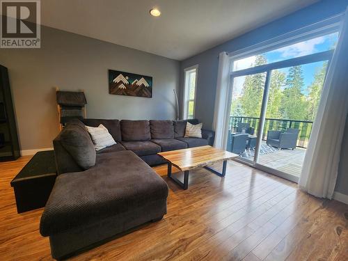 7674 Creekside Way, Prince George, BC - Indoor Photo Showing Living Room