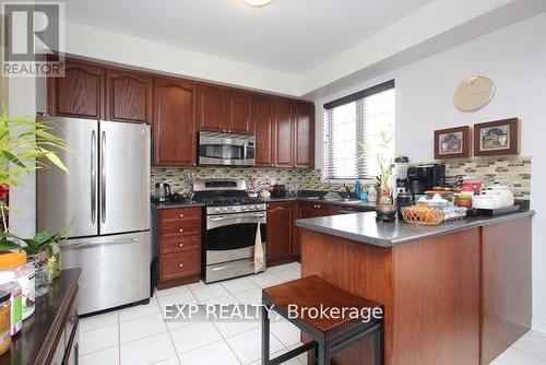 1335 Langley Circle, Oshawa, ON - Indoor Photo Showing Kitchen With Stainless Steel Kitchen