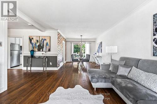 18 Panama Court S, Toronto (Woburn), ON - Indoor Photo Showing Living Room