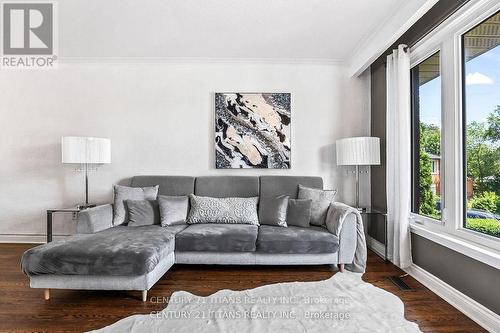 18 Panama Court S, Toronto, ON - Indoor Photo Showing Living Room