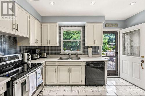 18 Panama Court S, Toronto (Woburn), ON - Indoor Photo Showing Kitchen With Double Sink