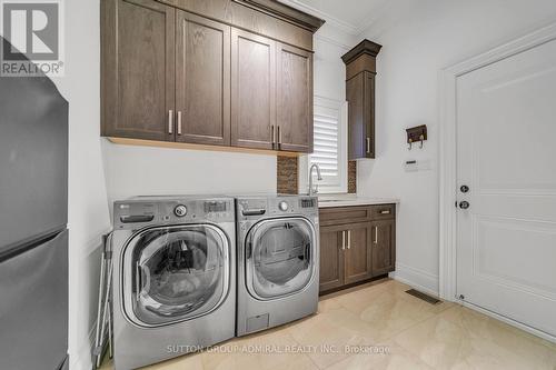 33 Brookgreene Crescent, Richmond Hill, ON - Indoor Photo Showing Laundry Room