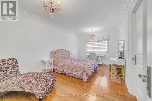 33 Brookgreene Crescent, Richmond Hill, ON - Indoor Photo Showing Bedroom