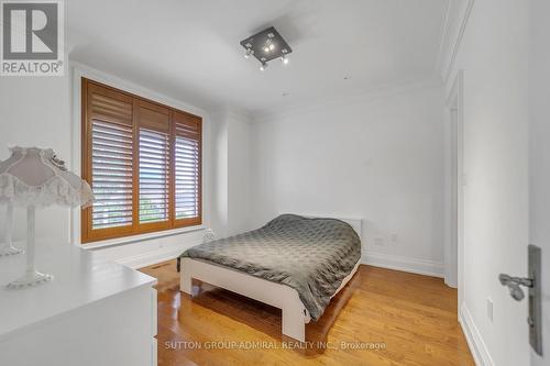 33 Brookgreene Crescent, Richmond Hill, ON - Indoor Photo Showing Bedroom