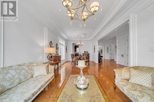 33 Brookgreene Crescent, Richmond Hill, ON - Indoor Photo Showing Living Room