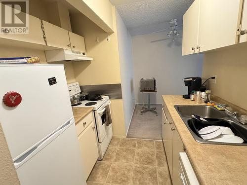 212 280 N Broadway Avenue, Williams Lake, BC - Indoor Photo Showing Kitchen With Double Sink