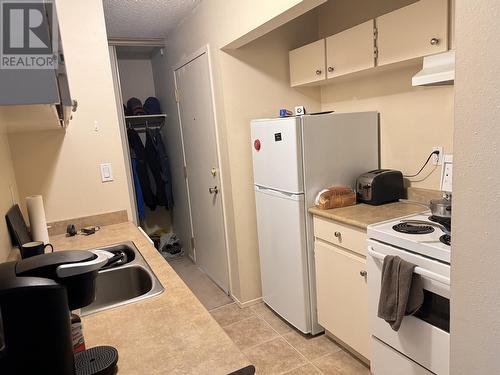 212 280 N Broadway Avenue, Williams Lake, BC - Indoor Photo Showing Kitchen