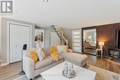 314 Old Homestead Road, Georgina (Historic Lakeshore Communities), ON - Indoor Photo Showing Living Room