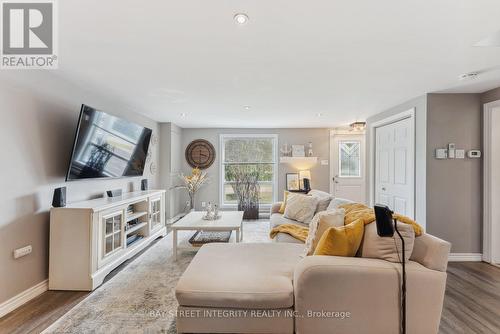 314 Old Homestead Road, Georgina (Historic Lakeshore Communities), ON - Indoor Photo Showing Living Room