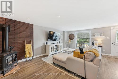 314 Old Homestead Road, Georgina (Historic Lakeshore Communities), ON - Indoor Photo Showing Living Room