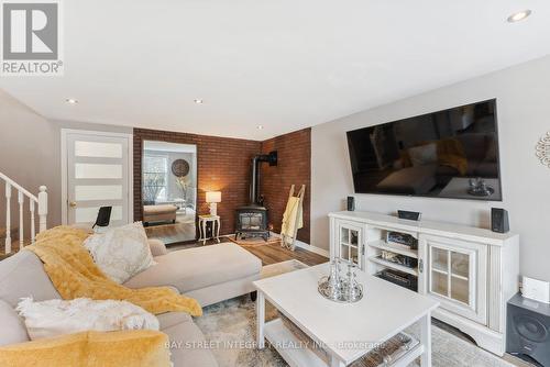 314 Old Homestead Road, Georgina (Historic Lakeshore Communities), ON - Indoor Photo Showing Living Room