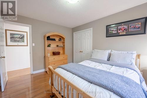 19 Serena Lane, Barrie, ON - Indoor Photo Showing Bedroom