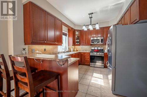 19 Serena Lane, Barrie, ON - Indoor Photo Showing Kitchen