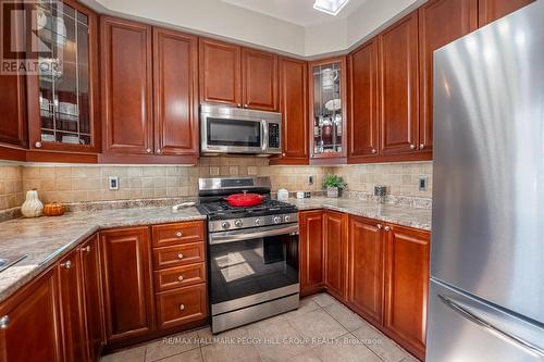 19 Serena Lane, Barrie, ON - Indoor Photo Showing Kitchen