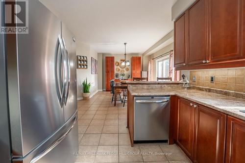 19 Serena Lane, Barrie, ON - Indoor Photo Showing Kitchen