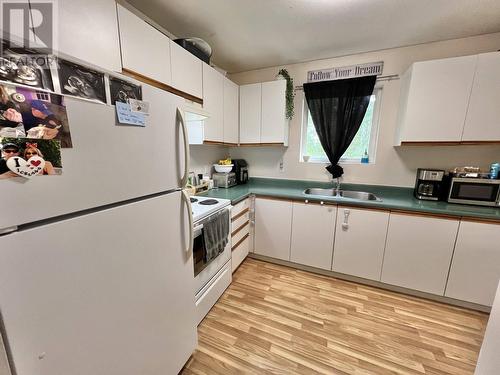 1288 Lark Avenue, Quesnel, BC - Indoor Photo Showing Kitchen With Double Sink