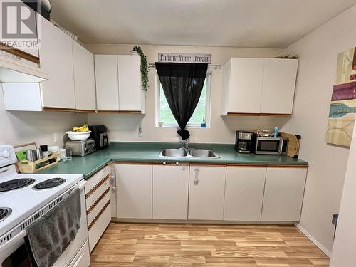 1288 Lark Avenue, Quesnel, BC - Indoor Photo Showing Kitchen With Double Sink