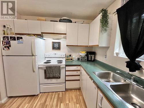 1288 Lark Avenue, Quesnel, BC - Indoor Photo Showing Kitchen With Double Sink