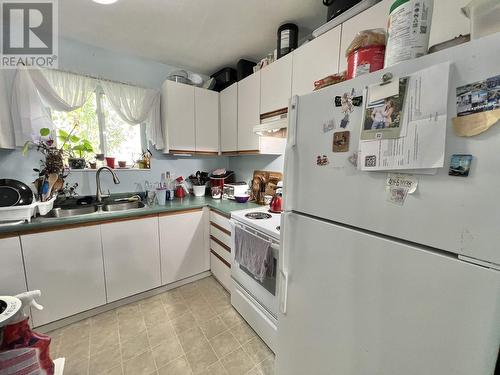 1288 Lark Avenue, Quesnel, BC - Indoor Photo Showing Kitchen With Double Sink