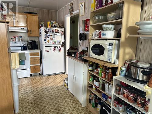 1611 Lawton Crescent, La Ronge, SK - Indoor Photo Showing Kitchen