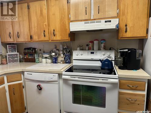 1611 Lawton Crescent, La Ronge, SK - Indoor Photo Showing Kitchen