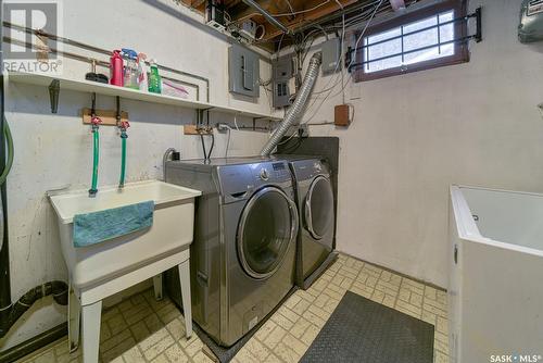 259 Froom Crescent, Regina, SK - Indoor Photo Showing Laundry Room