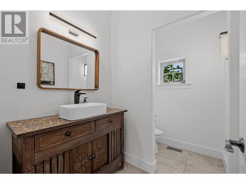 750 Marin Crescent, Kelowna, BC - Indoor Photo Showing Bathroom