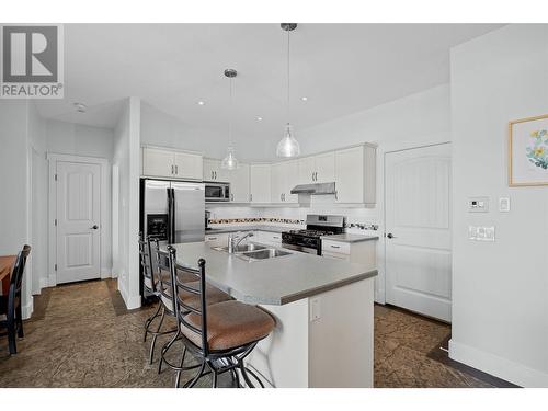 750 Marin Crescent, Kelowna, BC - Indoor Photo Showing Kitchen With Double Sink With Upgraded Kitchen