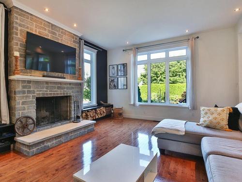 Salon - 129 Rue Des Pruches, Saint-Jean-Sur-Richelieu, QC - Indoor Photo Showing Living Room With Fireplace