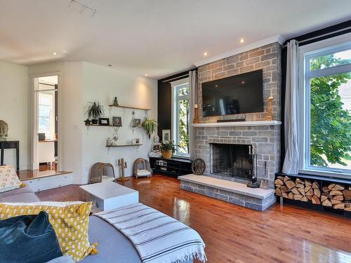 Living room - 129 Rue Des Pruches, Saint-Jean-Sur-Richelieu, QC - Indoor Photo Showing Living Room With Fireplace