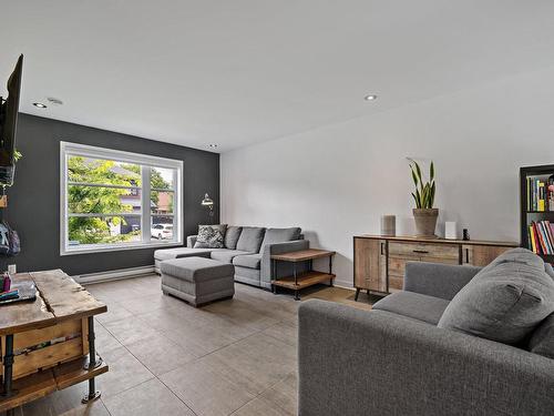 Salon - 113 Rue Remi-Franc, Blainville, QC - Indoor Photo Showing Living Room