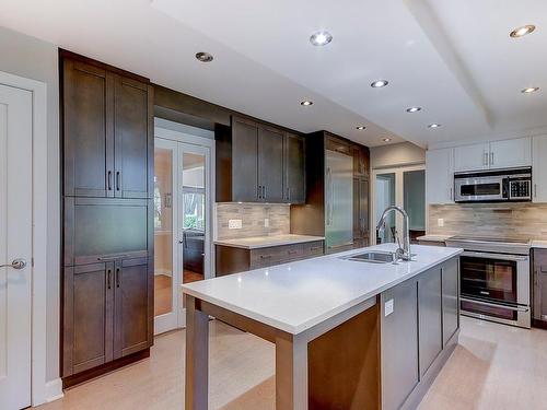 Kitchen - 155 Place Champoux, Saint-Bruno-De-Montarville, QC - Indoor Photo Showing Kitchen With Upgraded Kitchen