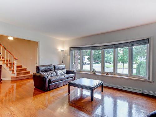 Living room - 155 Place Champoux, Saint-Bruno-De-Montarville, QC - Indoor Photo Showing Living Room