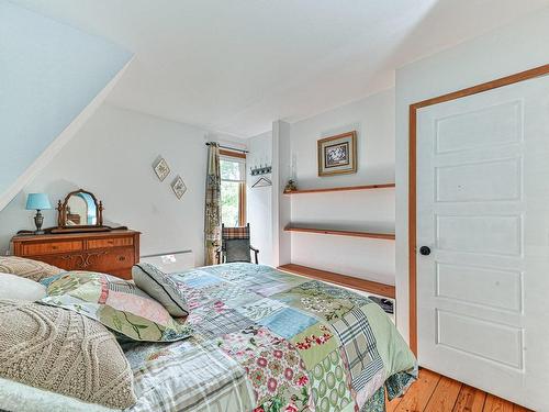 Bedroom - 78 Ch. Scraire, Mille-Isles, QC - Indoor Photo Showing Bedroom