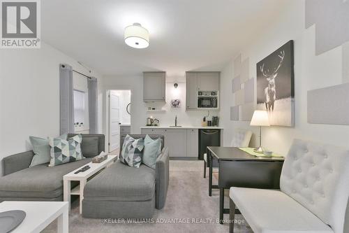 1568 Dundas Street E, Toronto (South Riverdale), ON - Indoor Photo Showing Living Room