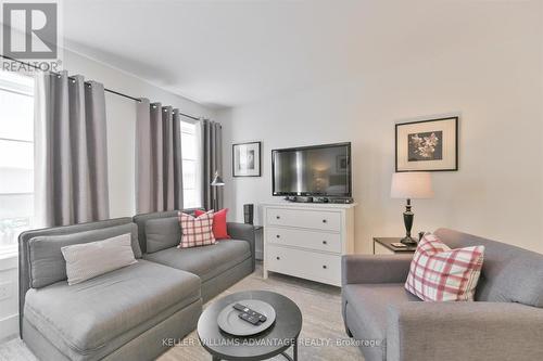 1568 Dundas Street E, Toronto (South Riverdale), ON - Indoor Photo Showing Living Room