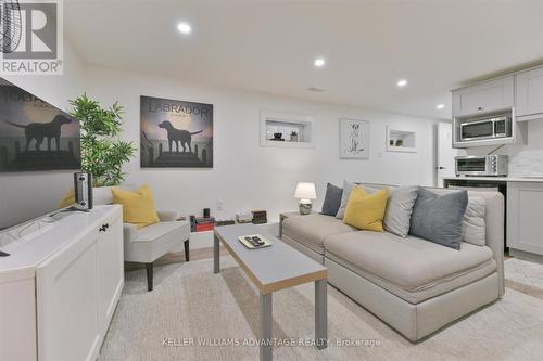 1568 Dundas Street E, Toronto (South Riverdale), ON - Indoor Photo Showing Living Room