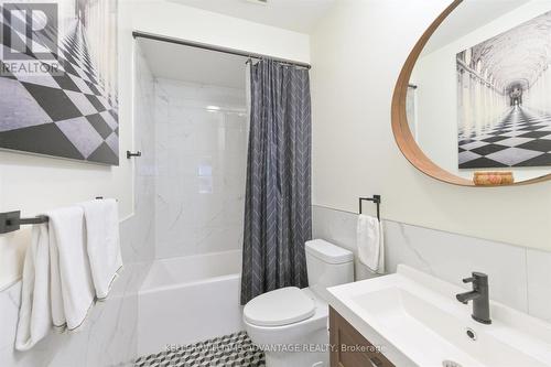 1568 Dundas Street E, Toronto, ON - Indoor Photo Showing Bathroom