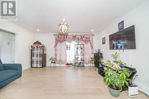 42 Pixley Crescent, Toronto, ON - Indoor