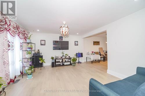 42 Pixley Crescent, Toronto, ON - Indoor