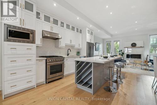 85B Westbourne Avenue, Toronto (Clairlea-Birchmount), ON - Indoor Photo Showing Kitchen With Upgraded Kitchen