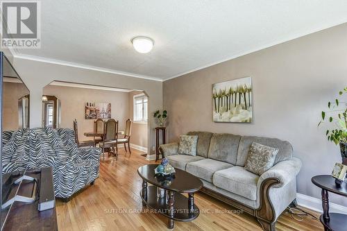 61 Danforth Road, Toronto (Oakridge), ON - Indoor Photo Showing Living Room