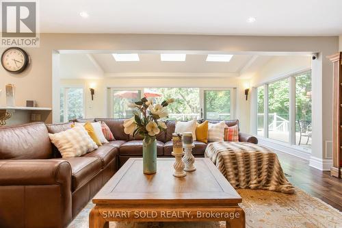 6 Bernadotte Drive, Markham, ON - Indoor Photo Showing Living Room